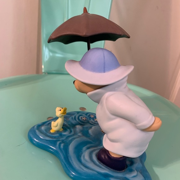 Disney Winnie the Pooh Sharing Umbrella With Duckling Figurine - Picture 7 of 7